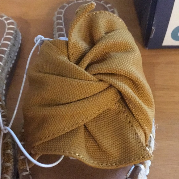 Knot Bow Slides. Golden Yellow - Picture 3 of 7